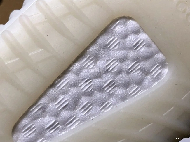 Boost V2 White Cream Adidas Yeezy CP9366 350 0807